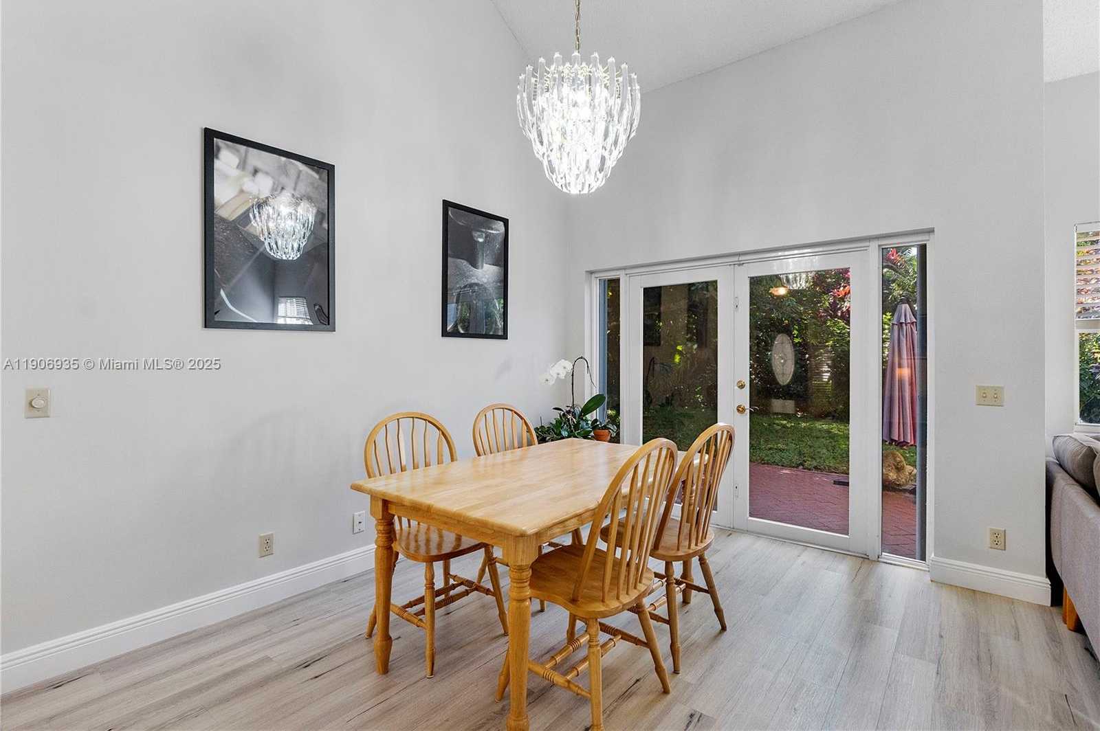 Small Image of Davie Number 16