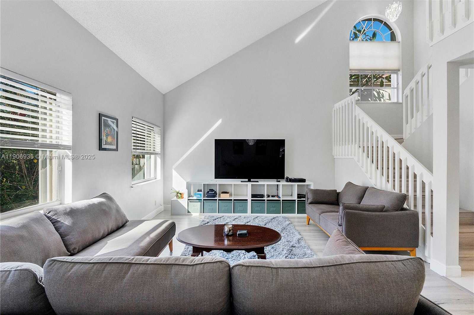 Small Image of Davie Number 2