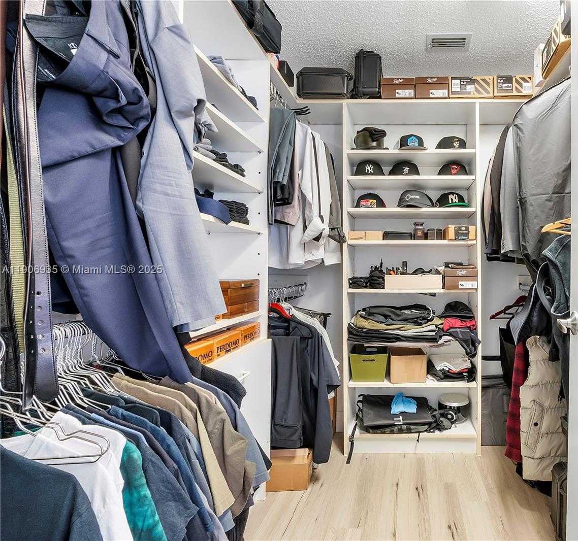 Small Image of Davie Number 22