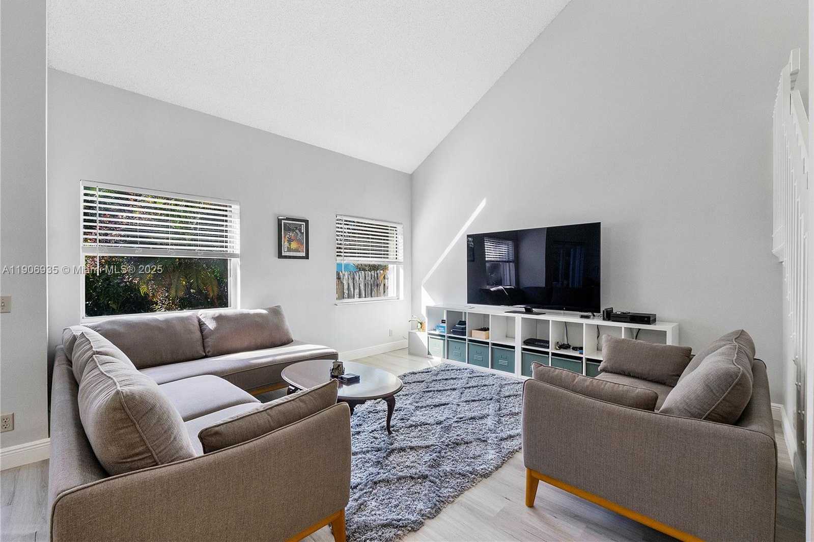 Small Image of Davie Number 3