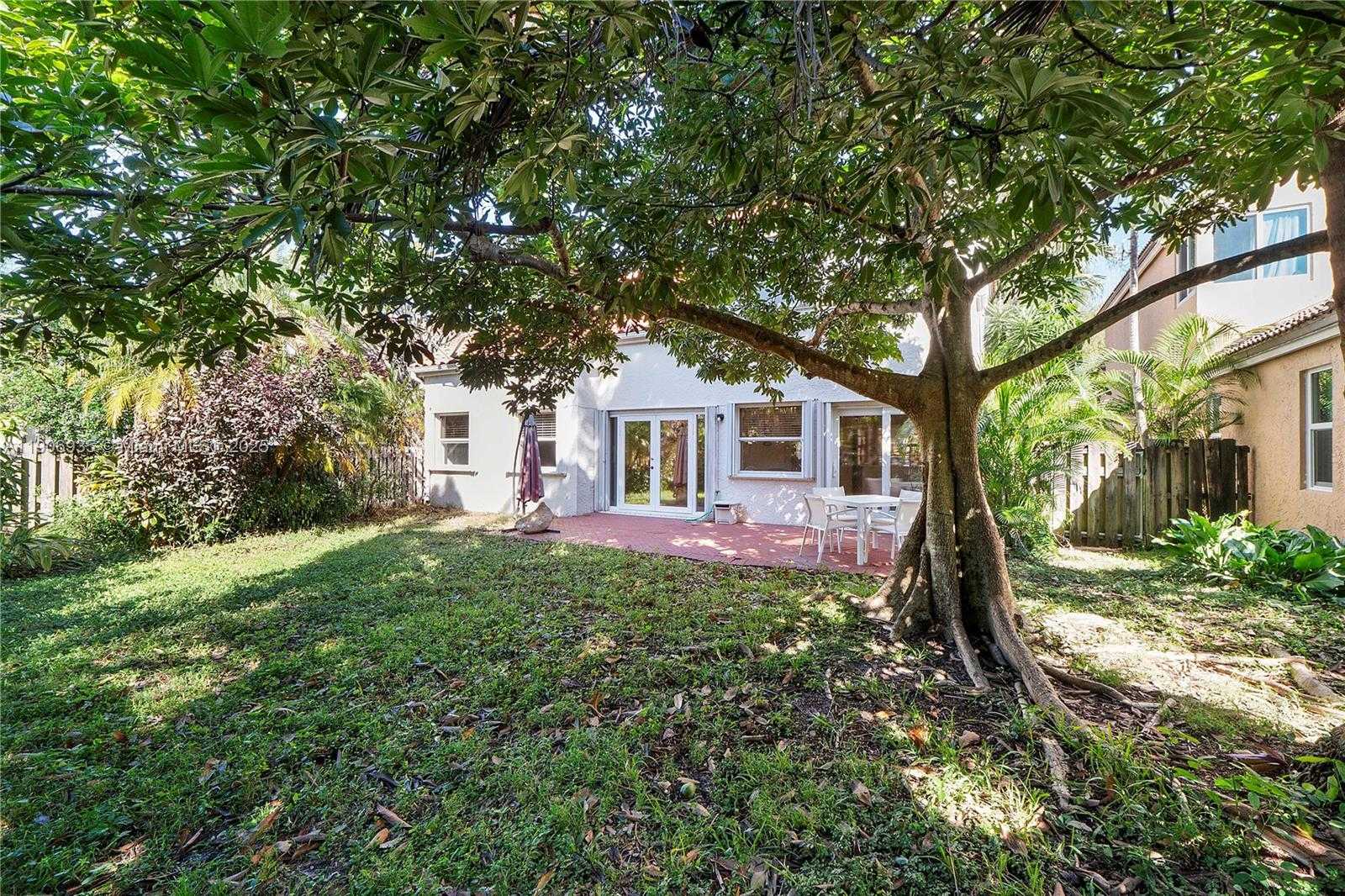 Small Image of Davie Number 32