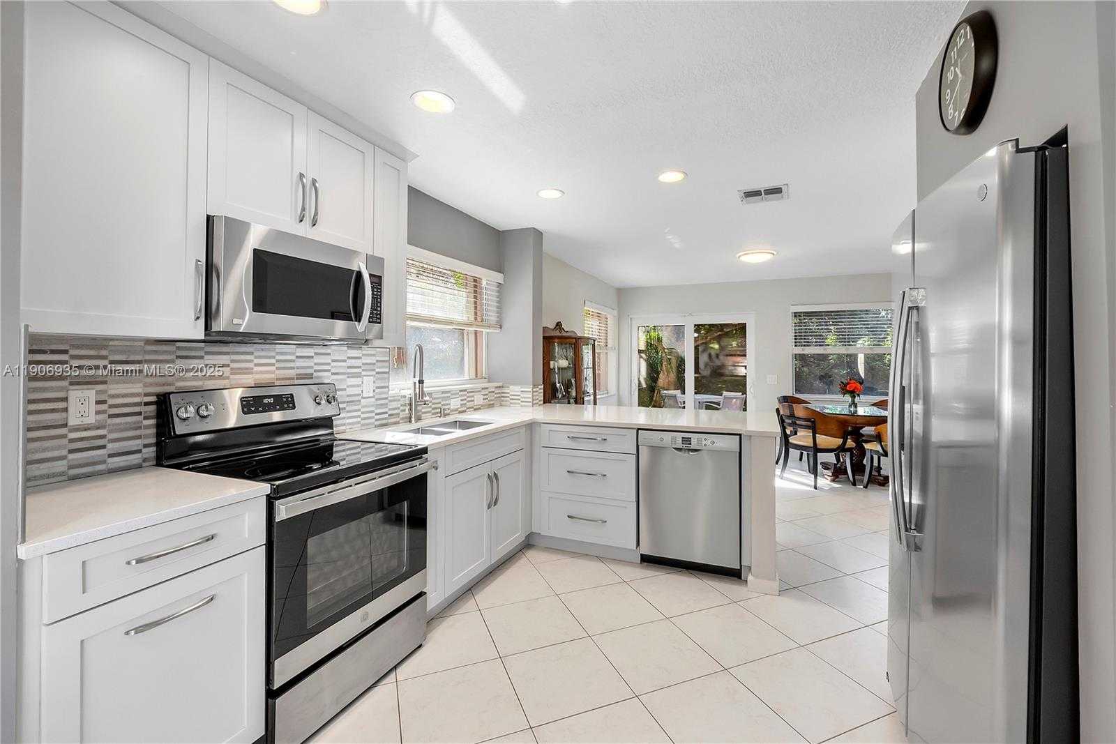 Small Image of Davie Number 5