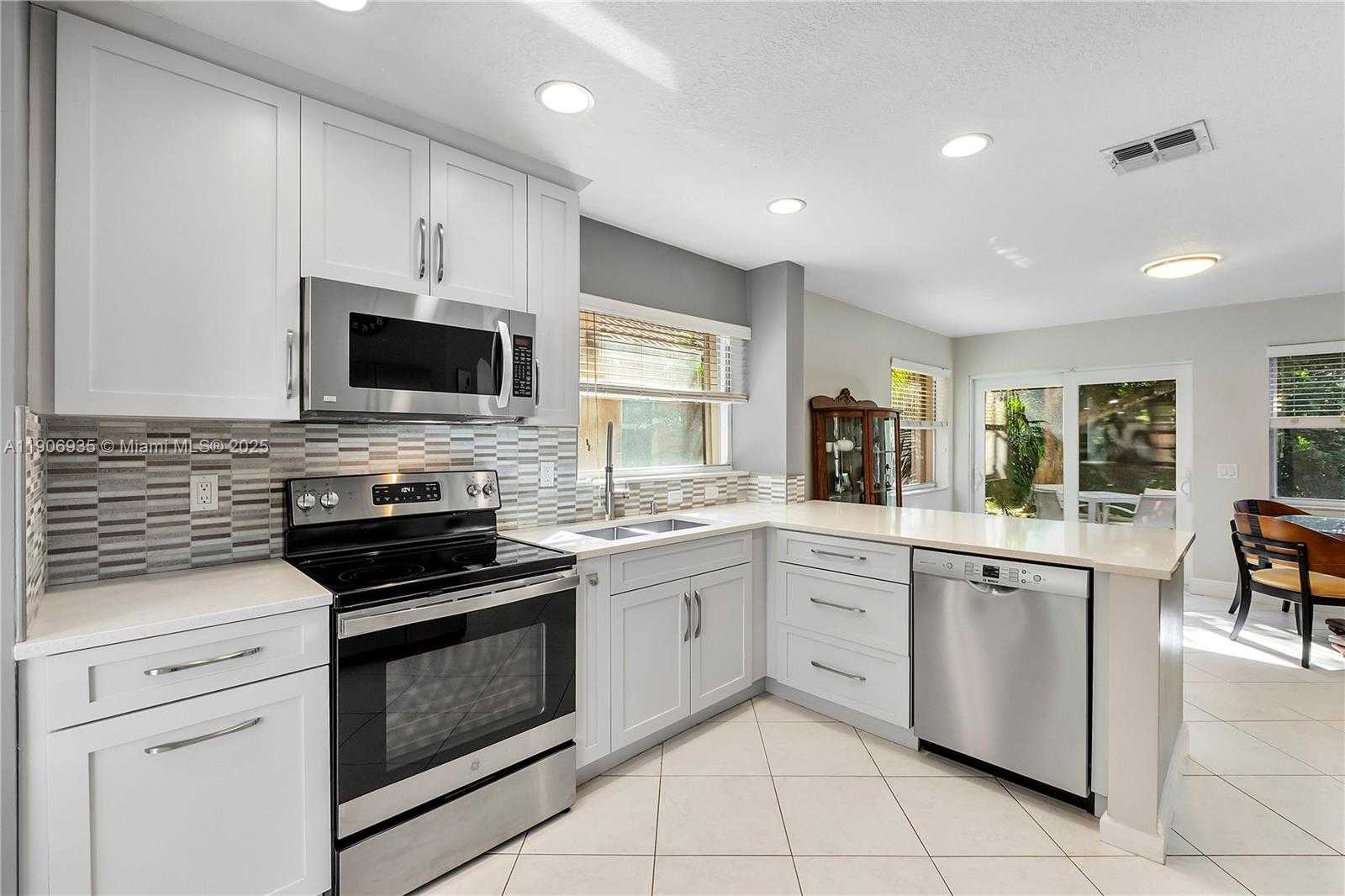 Small Image of Davie Number 7