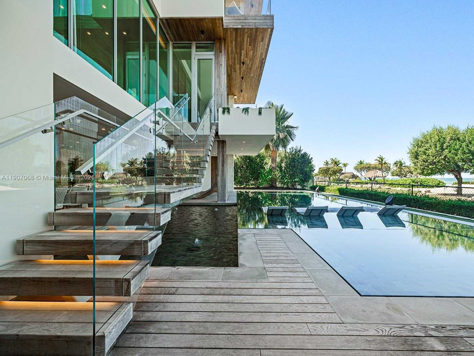 Small Image of 236 COSTA BRAVO DR, Islamorada Number 2