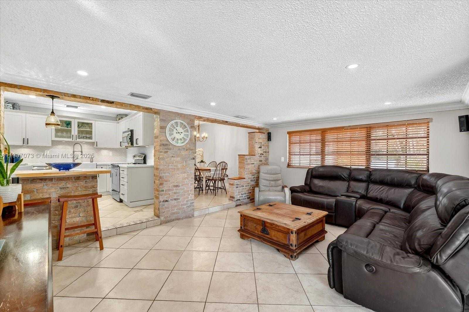 Small Image of 1300 WEST 77TH ST, Hialeah Number 10