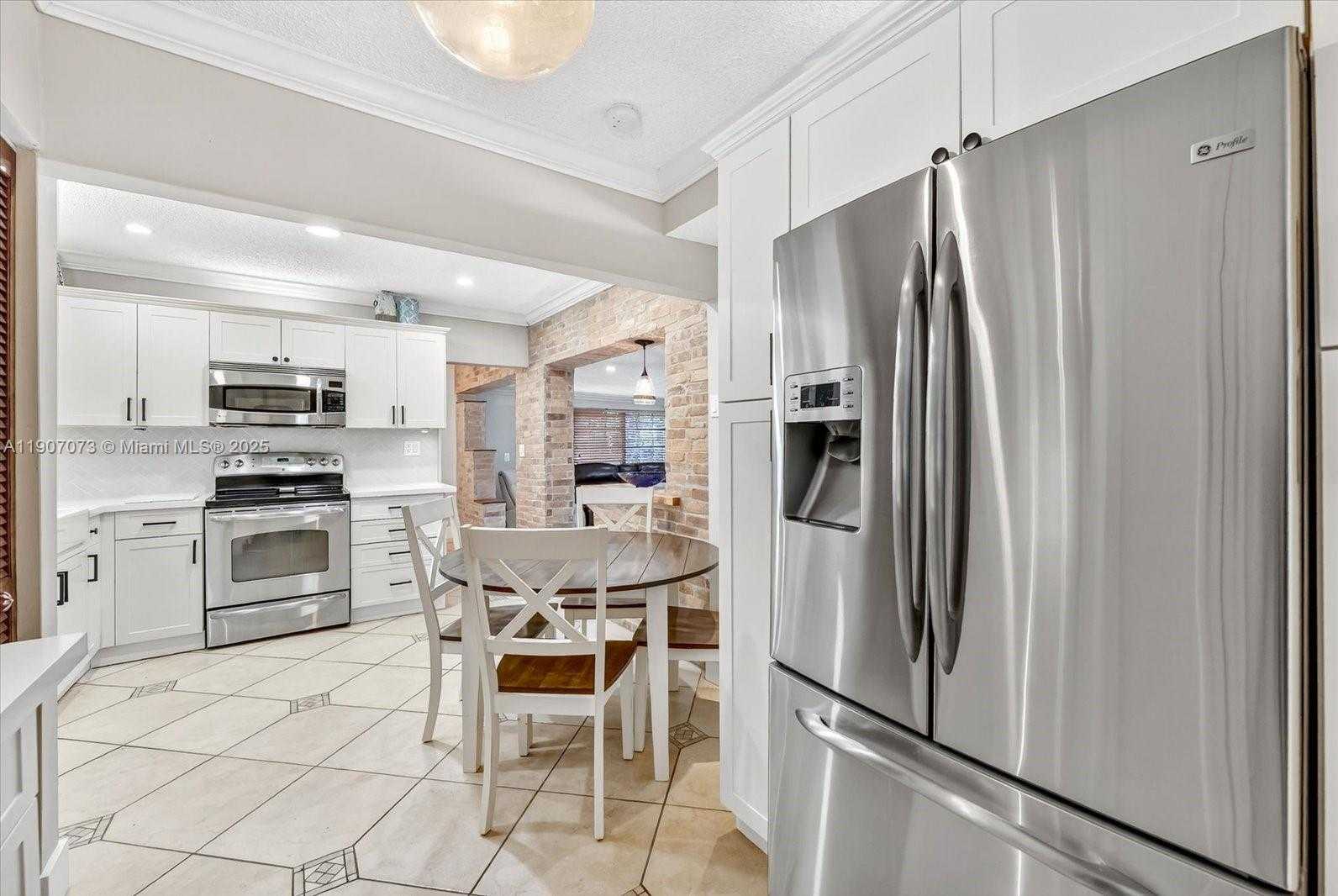 Small Image of 1300 WEST 77TH ST, Hialeah Number 14