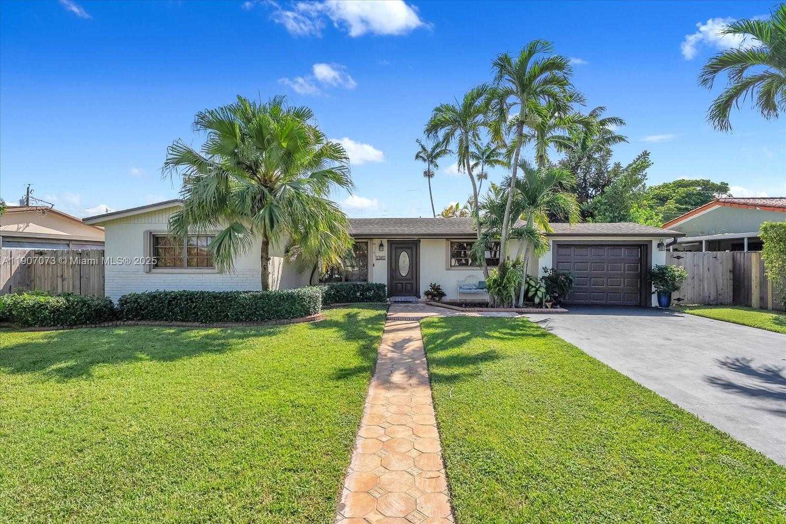 Small Image of 1300 WEST 77TH ST, Hialeah Number 2