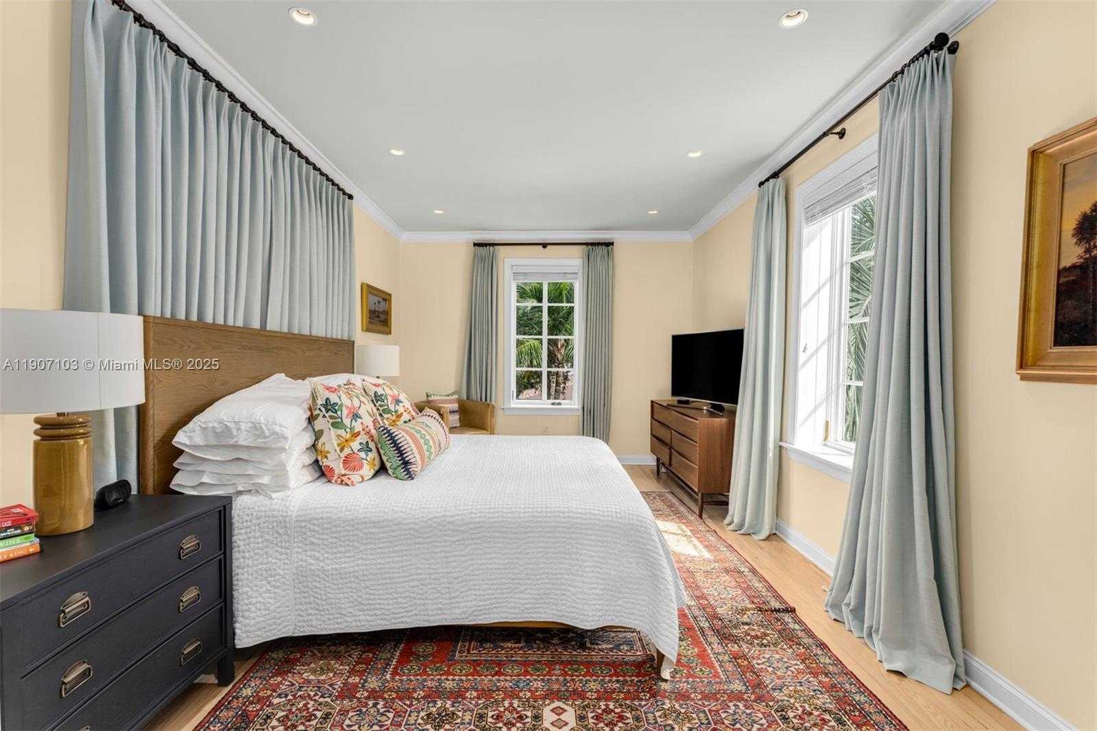 Small Image of 1004 COTORRO AVE, Coral Gables Number 10