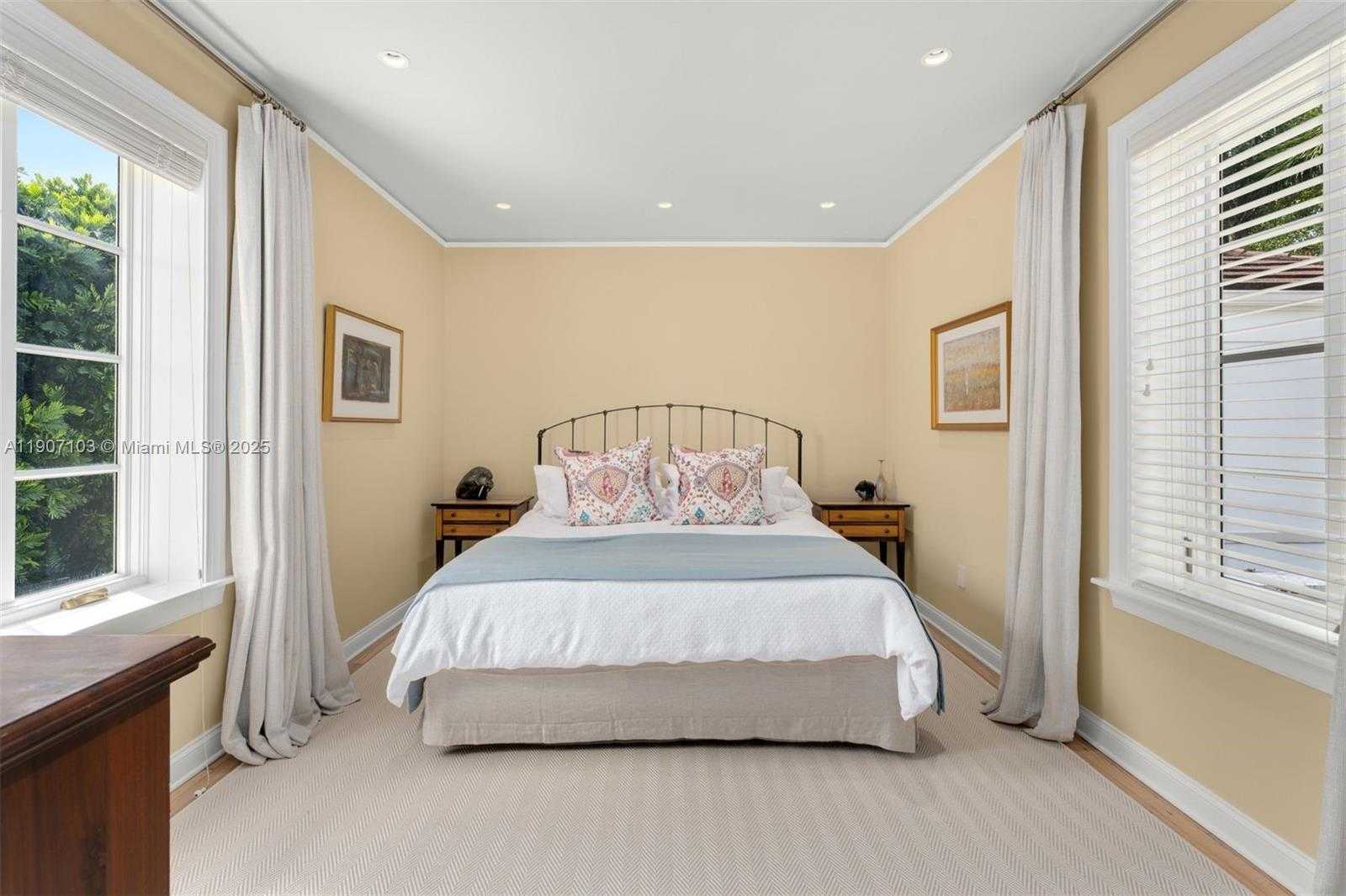 Small Image of 1004 COTORRO AVE, Coral Gables Number 19