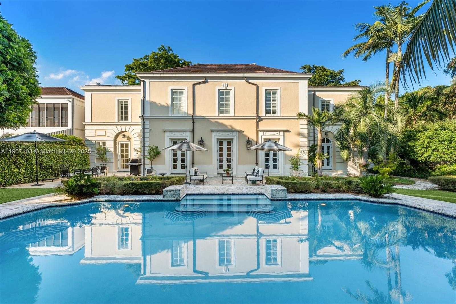 Small Image of 1004 COTORRO AVE, Coral Gables Number 2