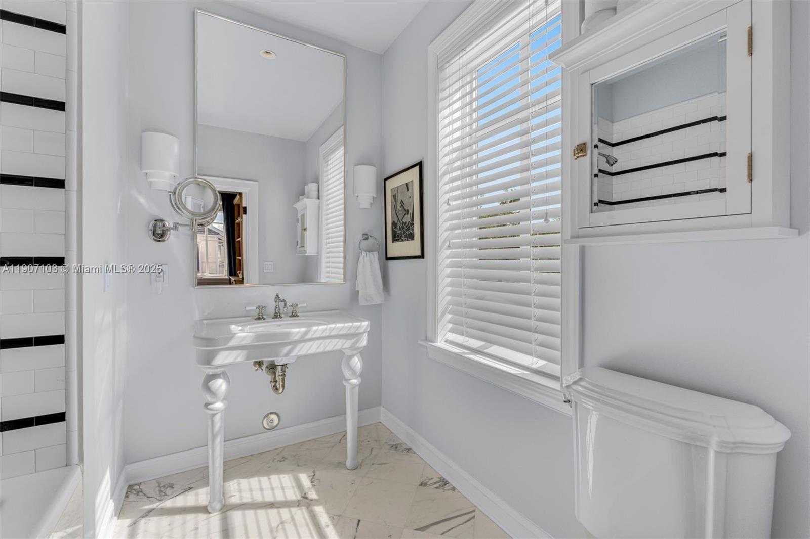 Small Image of 1004 COTORRO AVE, Coral Gables Number 20