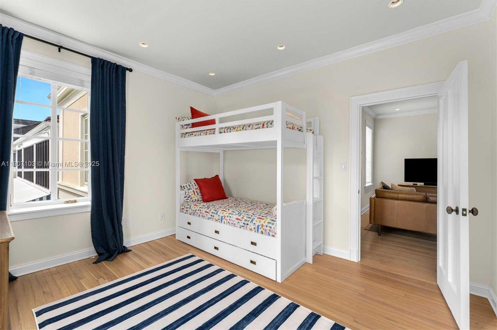 Small Image of 1004 COTORRO AVE, Coral Gables Number 21