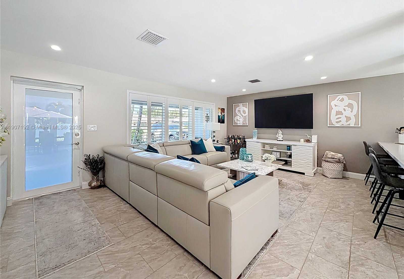 Small Image of 3654 NORTH EAST 19TH AVE, Oakland Park Number 9