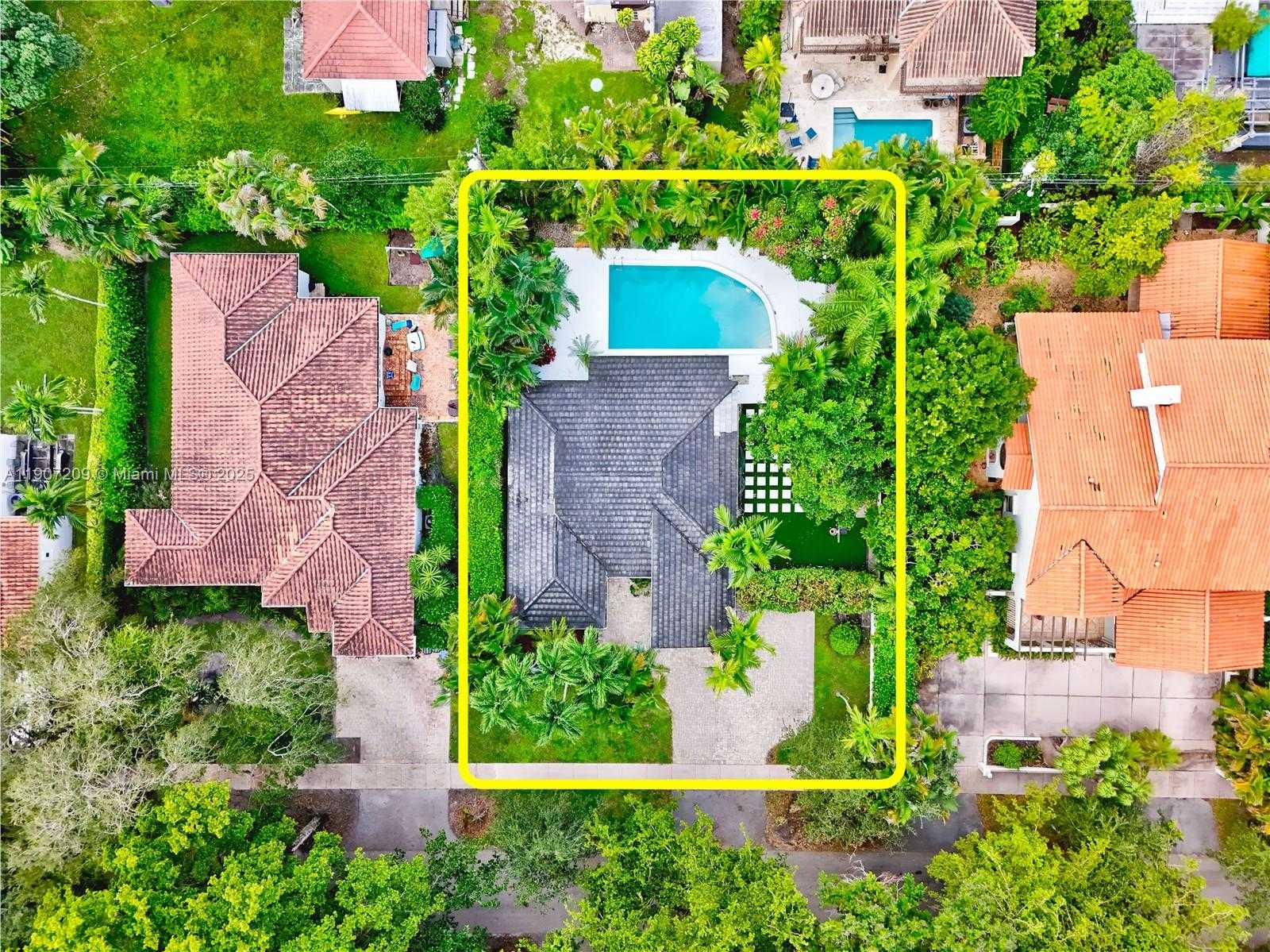 Small Image of 1418 CORDOVA ST, Coral Gables Number 15