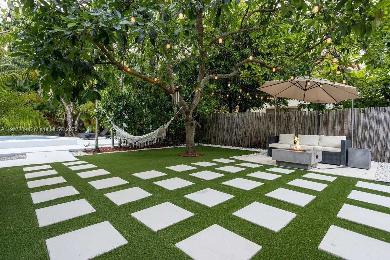 Small Image of 1418 CORDOVA ST, Coral Gables Number 16