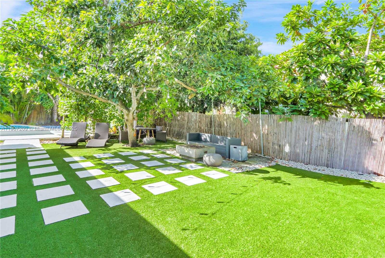 Small Image of 1418 CORDOVA ST, Coral Gables Number 2