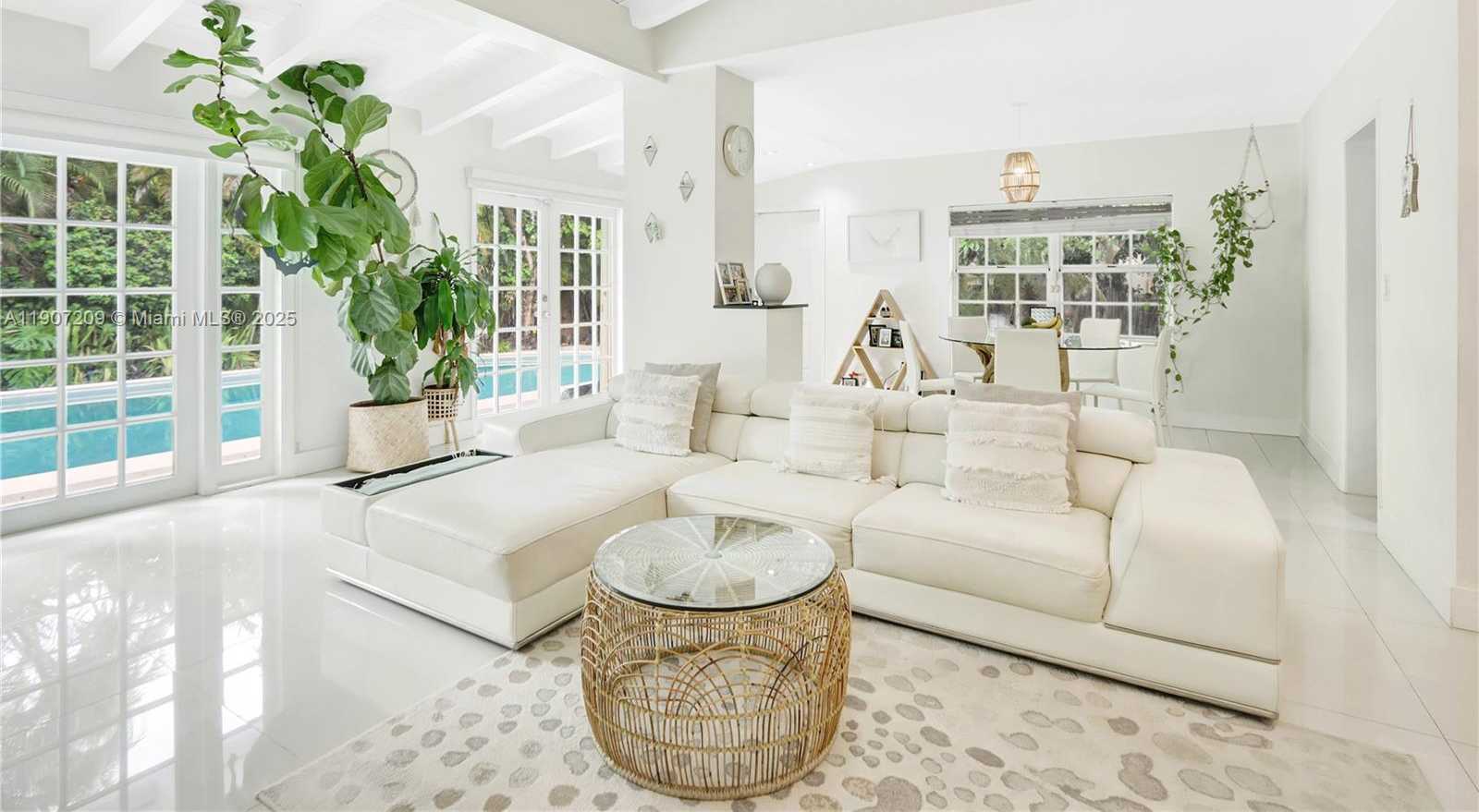 Small Image of 1418 CORDOVA ST, Coral Gables Number 6