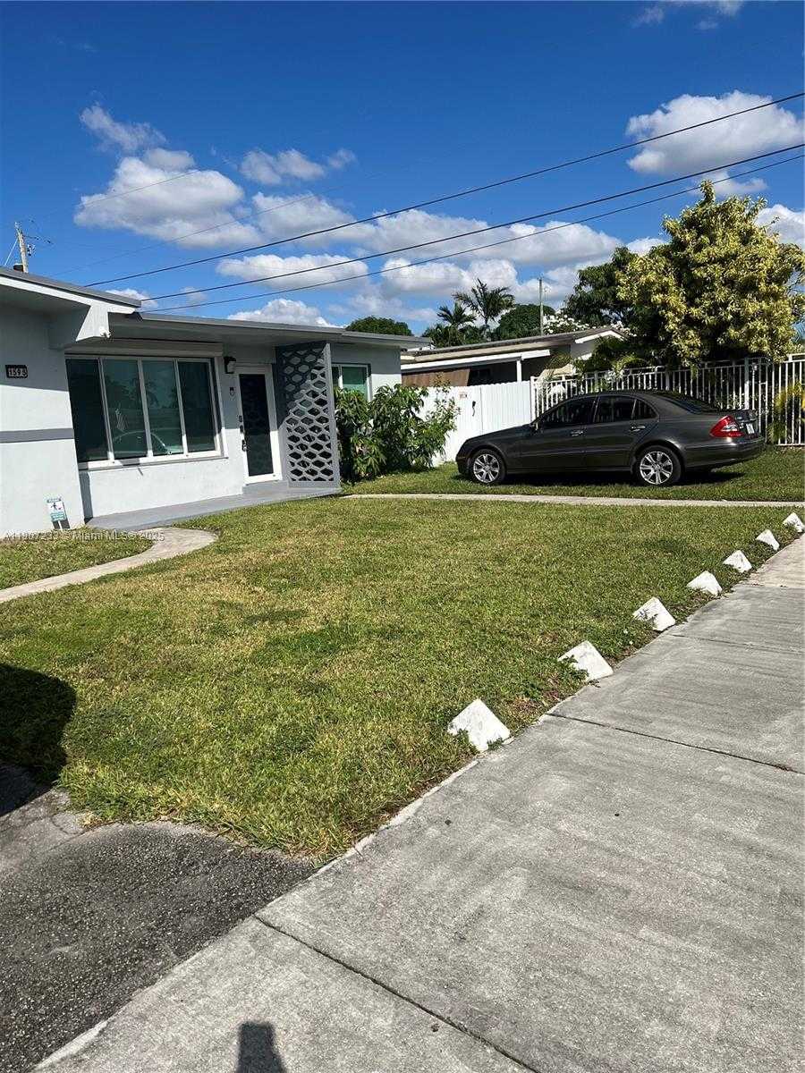 Small Image of 1595 WEST 56TH PL, Hialeah Number 1
