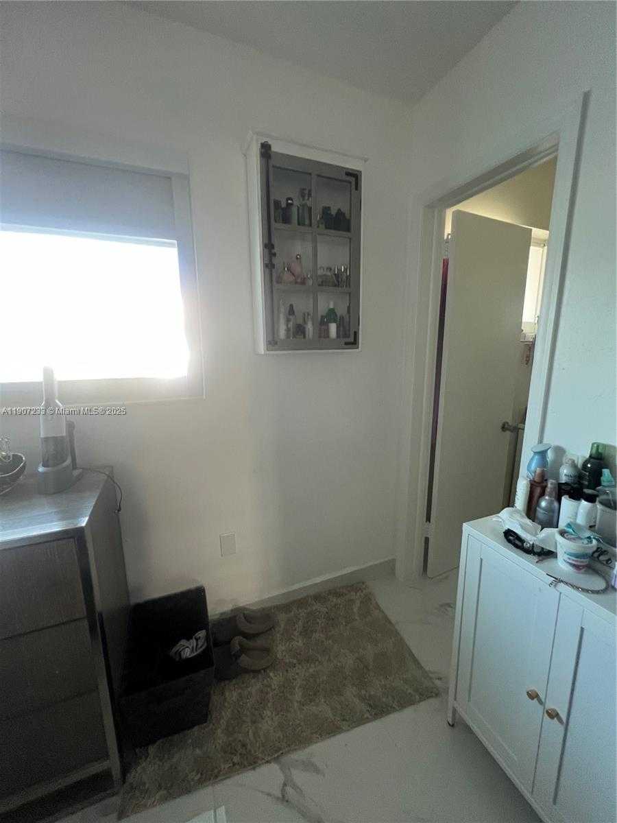 Small Image of 1595 WEST 56TH PL, Hialeah Number 13