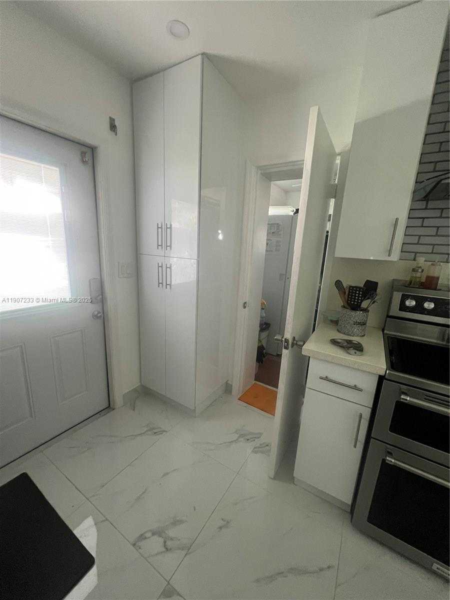 Small Image of 1595 WEST 56TH PL, Hialeah Number 14