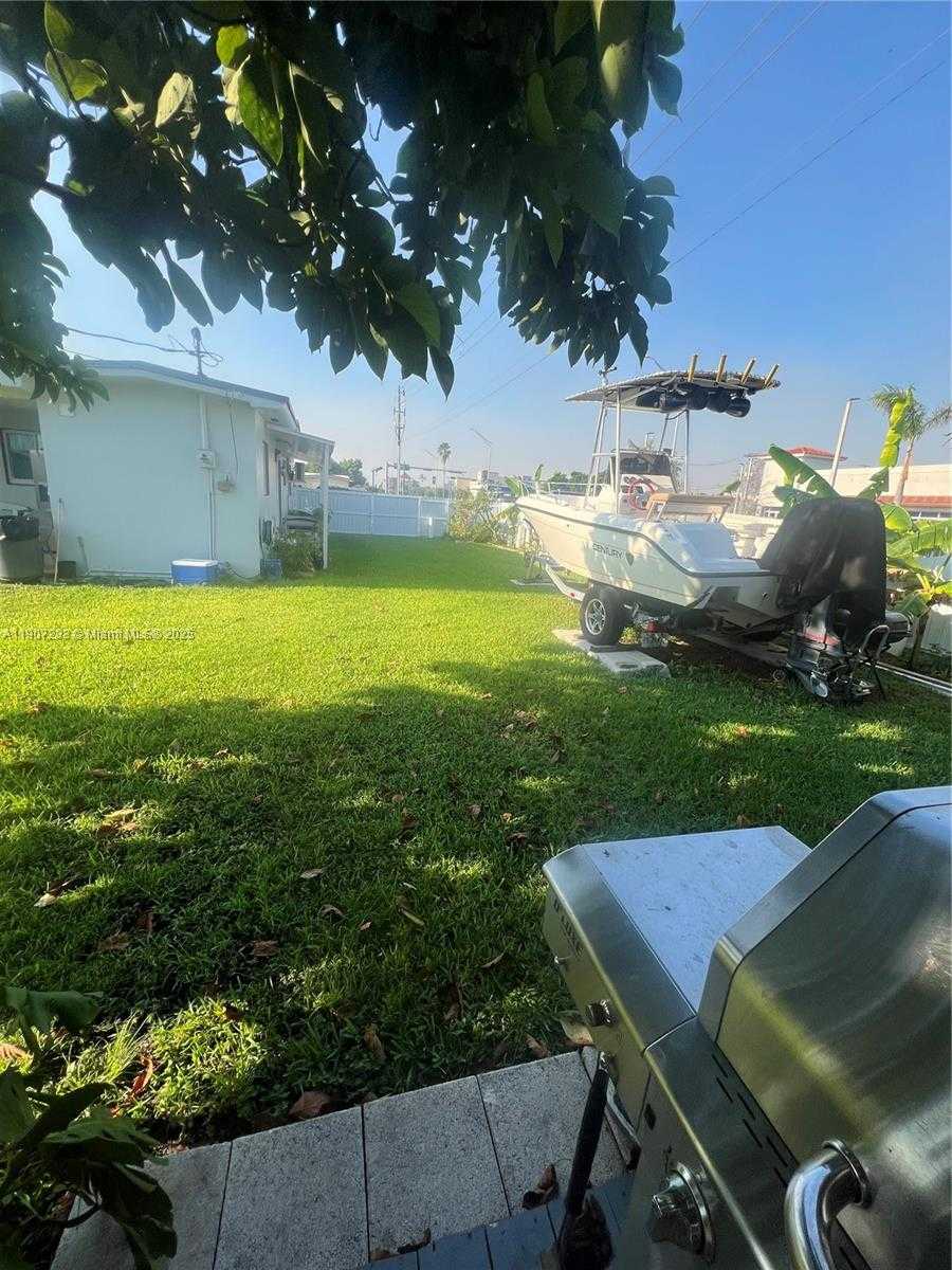 Small Image of 1595 WEST 56TH PL, Hialeah Number 18