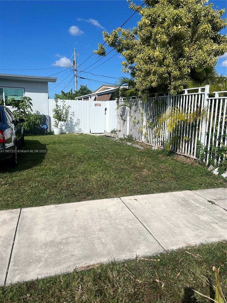 Small Image of 1595 WEST 56TH PL, Hialeah Number 19