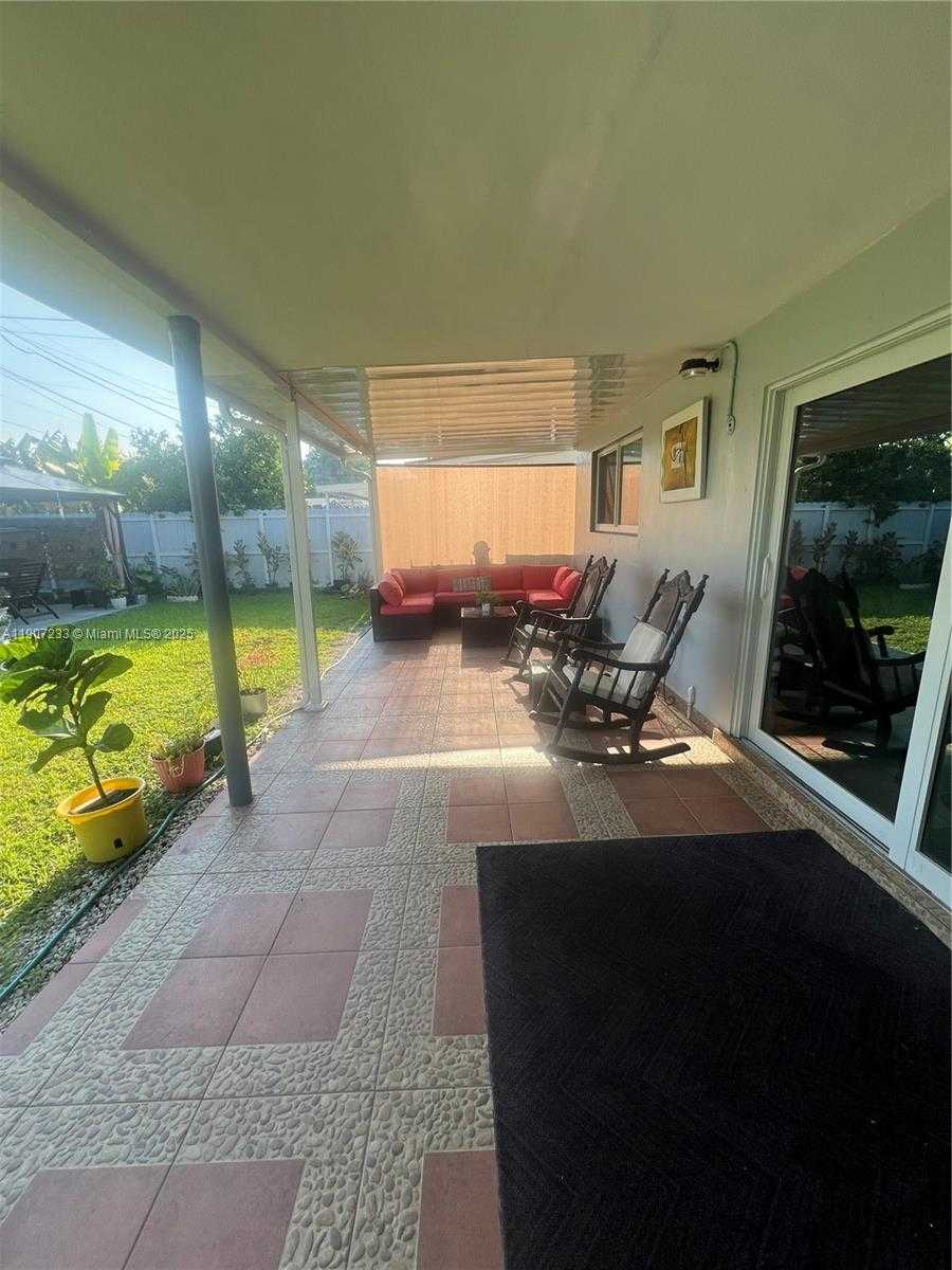 Small Image of 1595 WEST 56TH PL, Hialeah Number 20