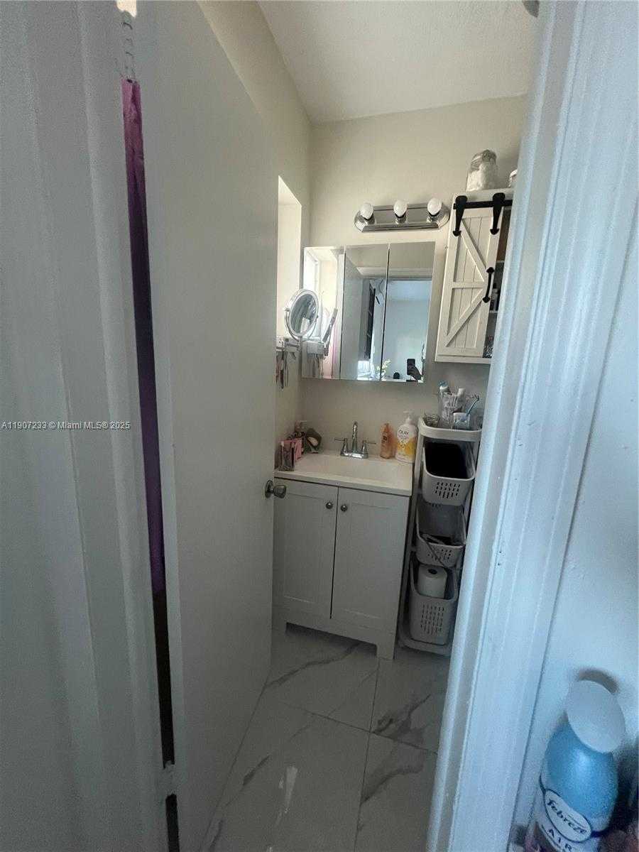 Small Image of 1595 WEST 56TH PL, Hialeah Number 5