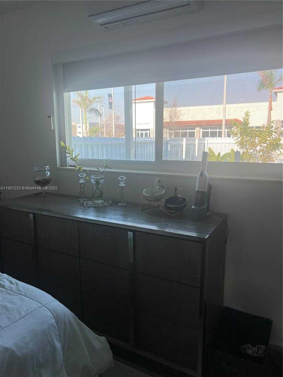 Small Image of 1595 WEST 56TH PL, Hialeah Number 6