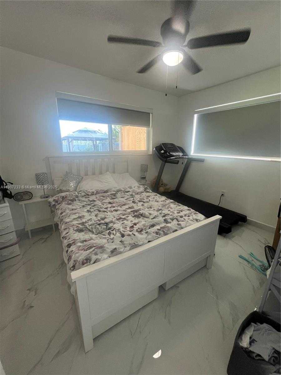 Small Image of 1595 WEST 56TH PL, Hialeah Number 8