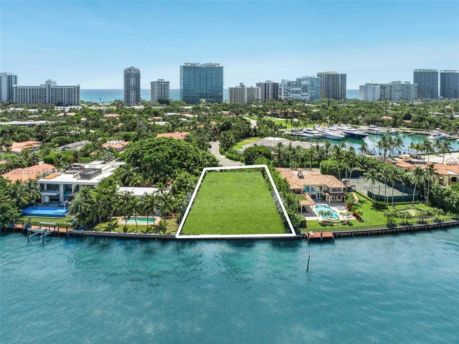 Small Image of 216 BAL BAY DR, Bal Harbour Number 4