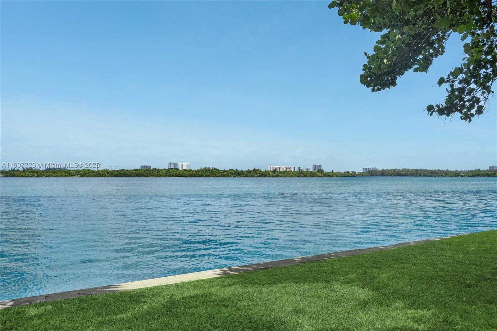 Small Image of 216 BAL BAY DR, Bal Harbour Number 6