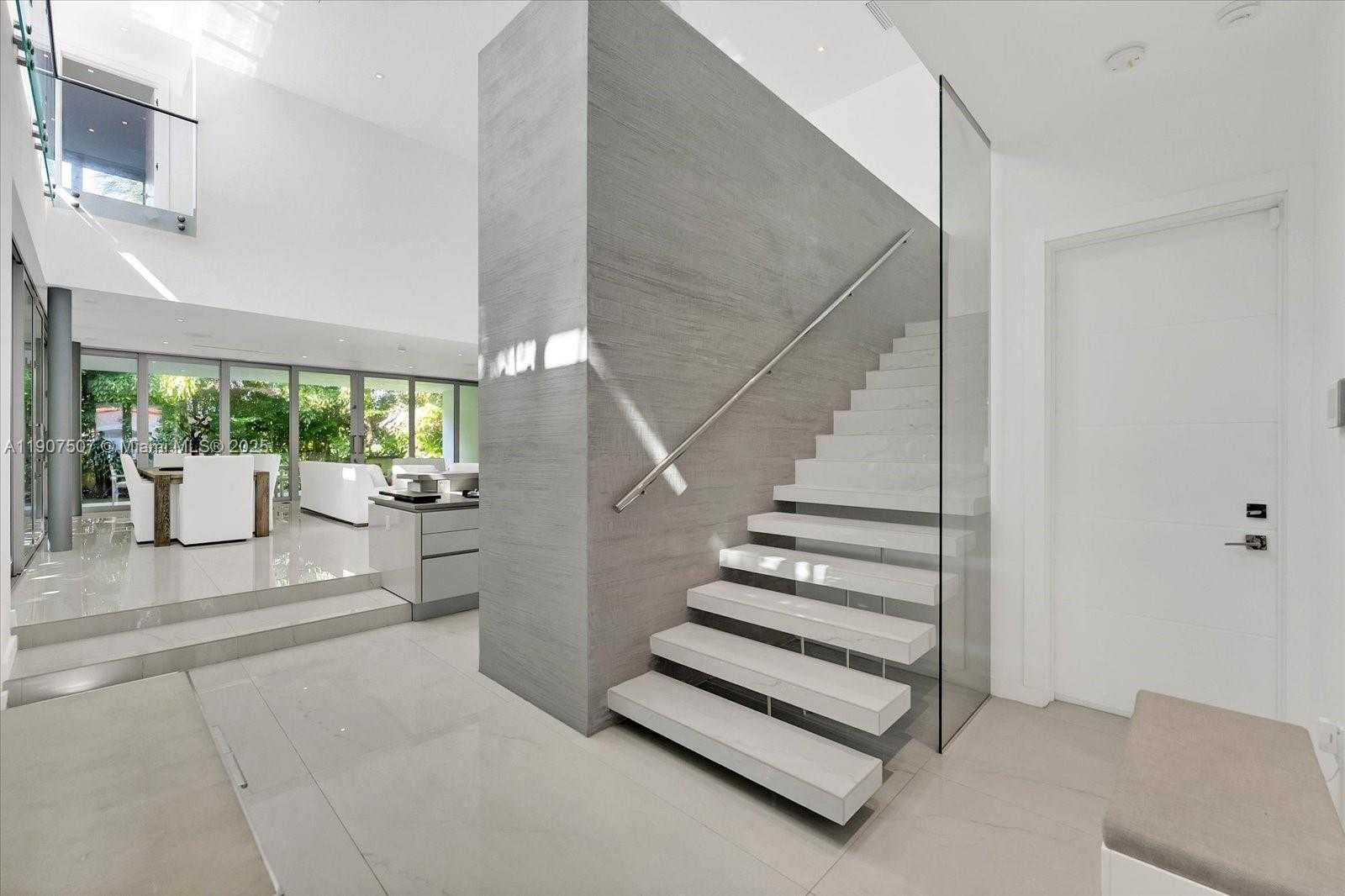 Small Image of 7830 ATLANTIC WAY, Miami Beach Number 11