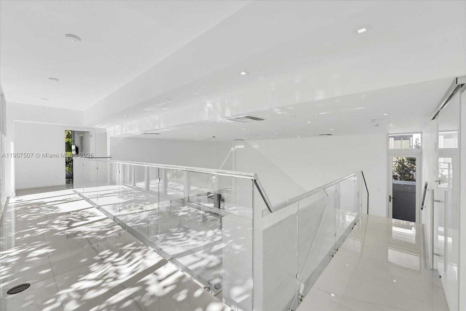 Small Image of 7830 ATLANTIC WAY, Miami Beach Number 12