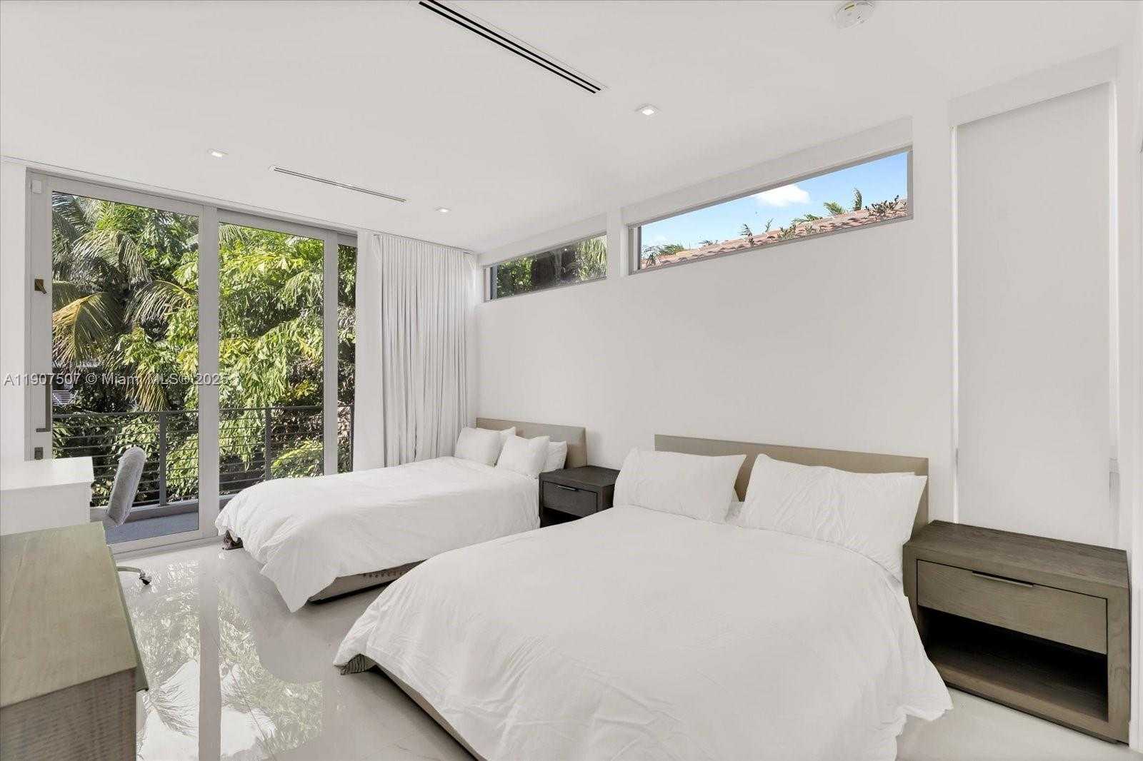 Small Image of 7830 ATLANTIC WAY, Miami Beach Number 13