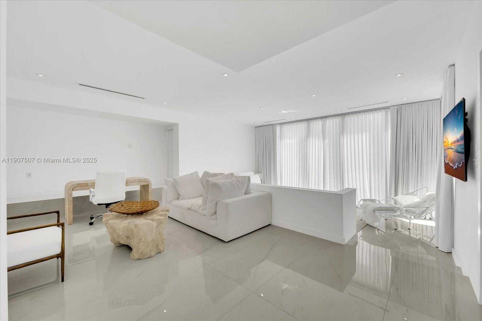Small Image of 7830 ATLANTIC WAY, Miami Beach Number 15