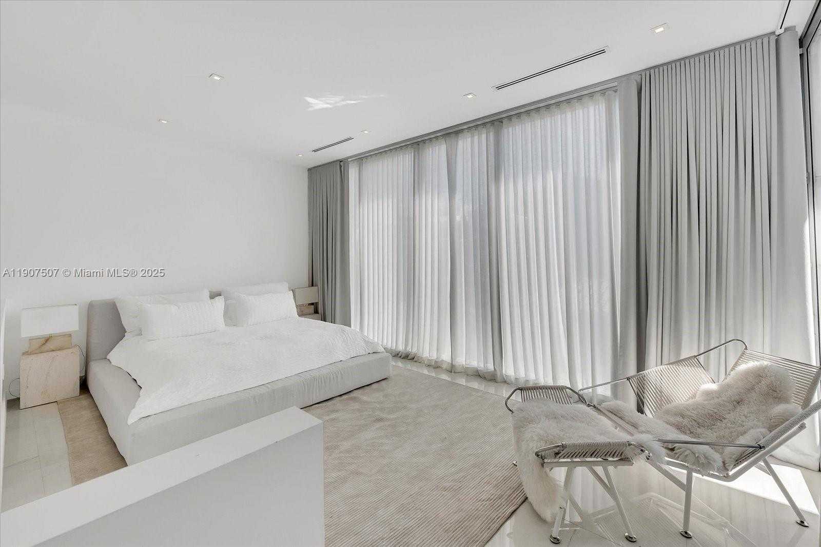 Small Image of 7830 ATLANTIC WAY, Miami Beach Number 16