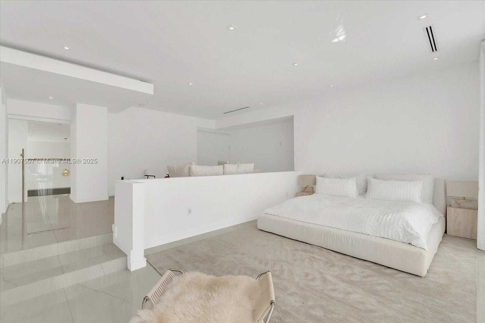 Small Image of 7830 ATLANTIC WAY, Miami Beach Number 17