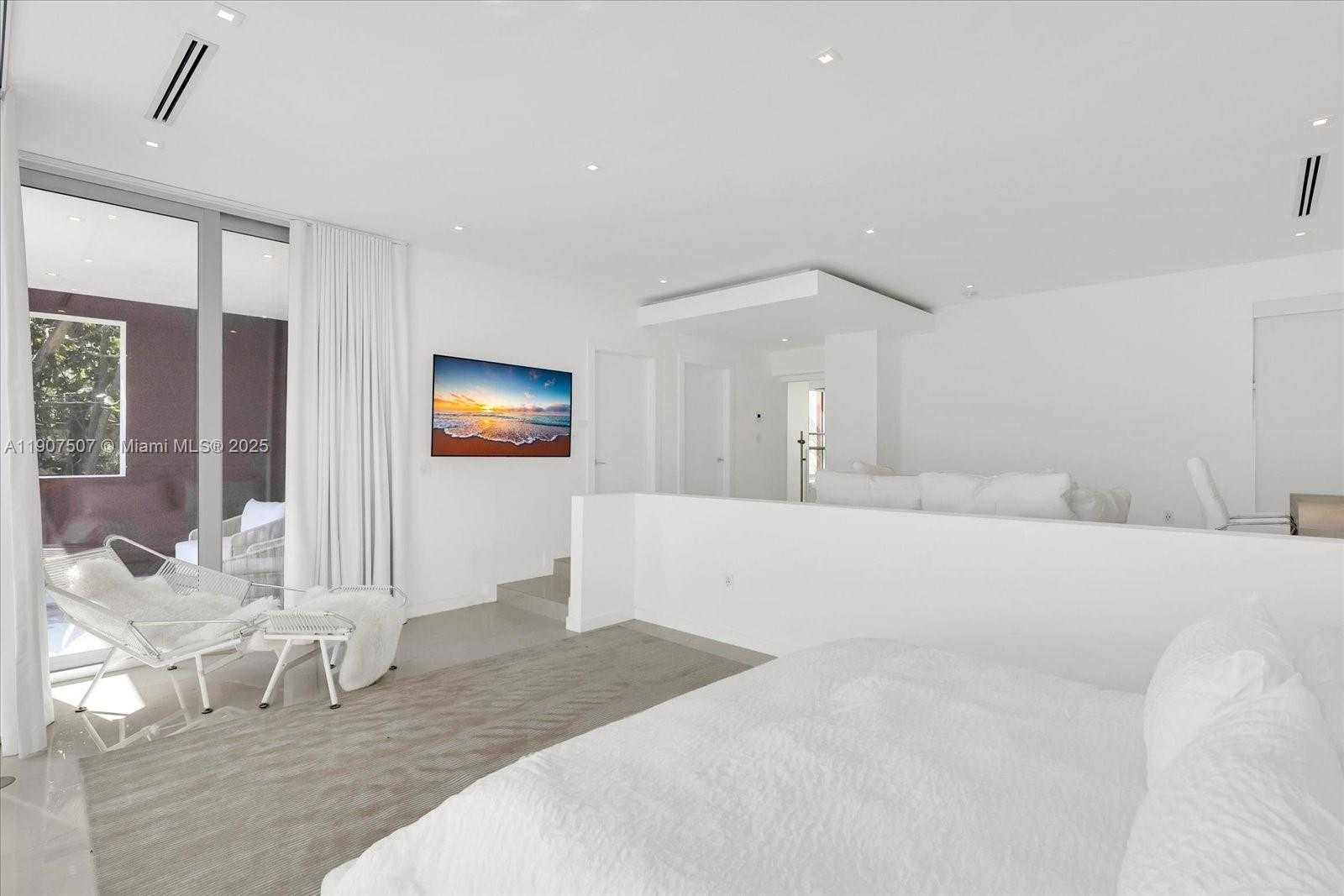 Small Image of 7830 ATLANTIC WAY, Miami Beach Number 18