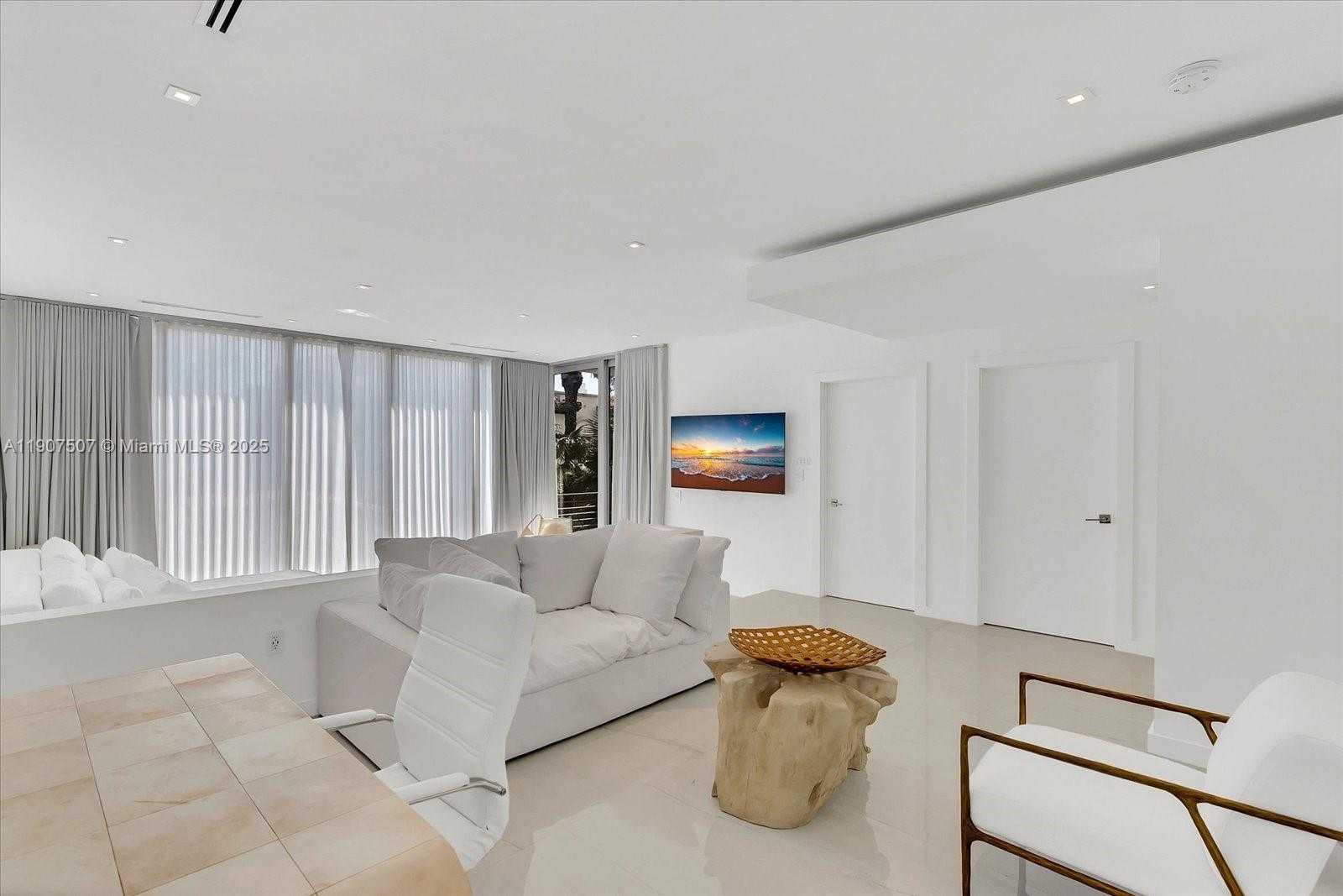 Small Image of 7830 ATLANTIC WAY, Miami Beach Number 19