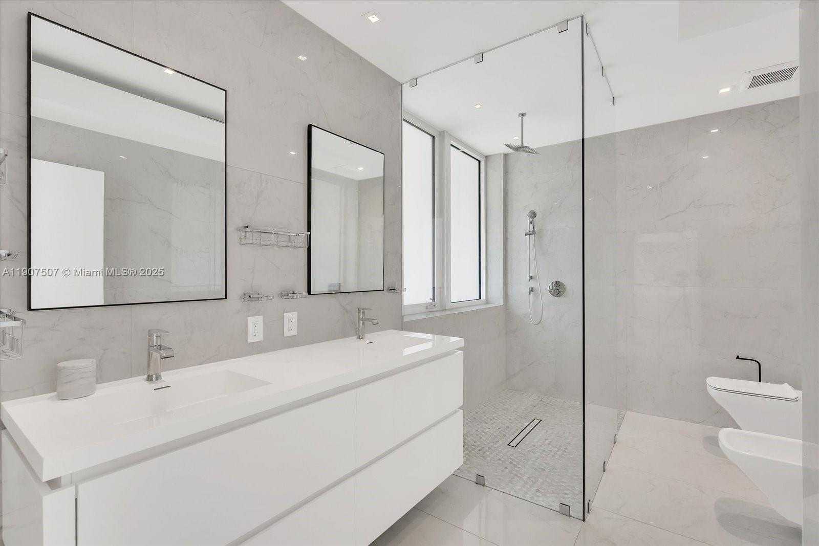 Small Image of 7830 ATLANTIC WAY, Miami Beach Number 20