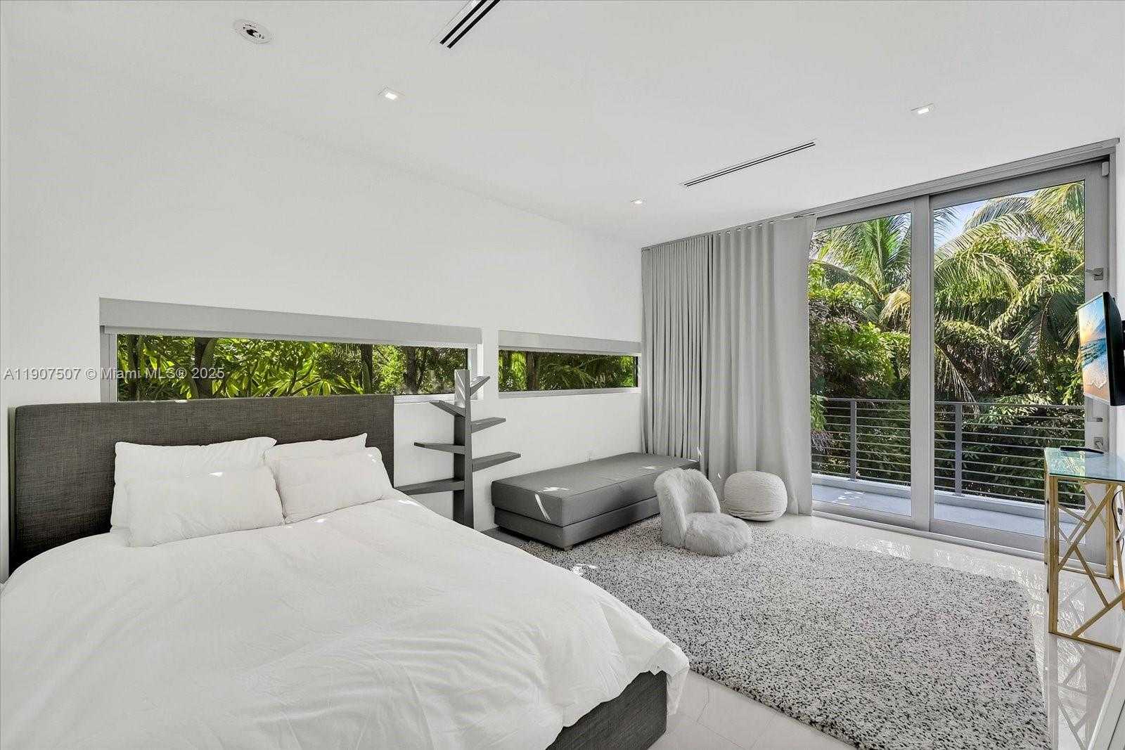 Small Image of 7830 ATLANTIC WAY, Miami Beach Number 21