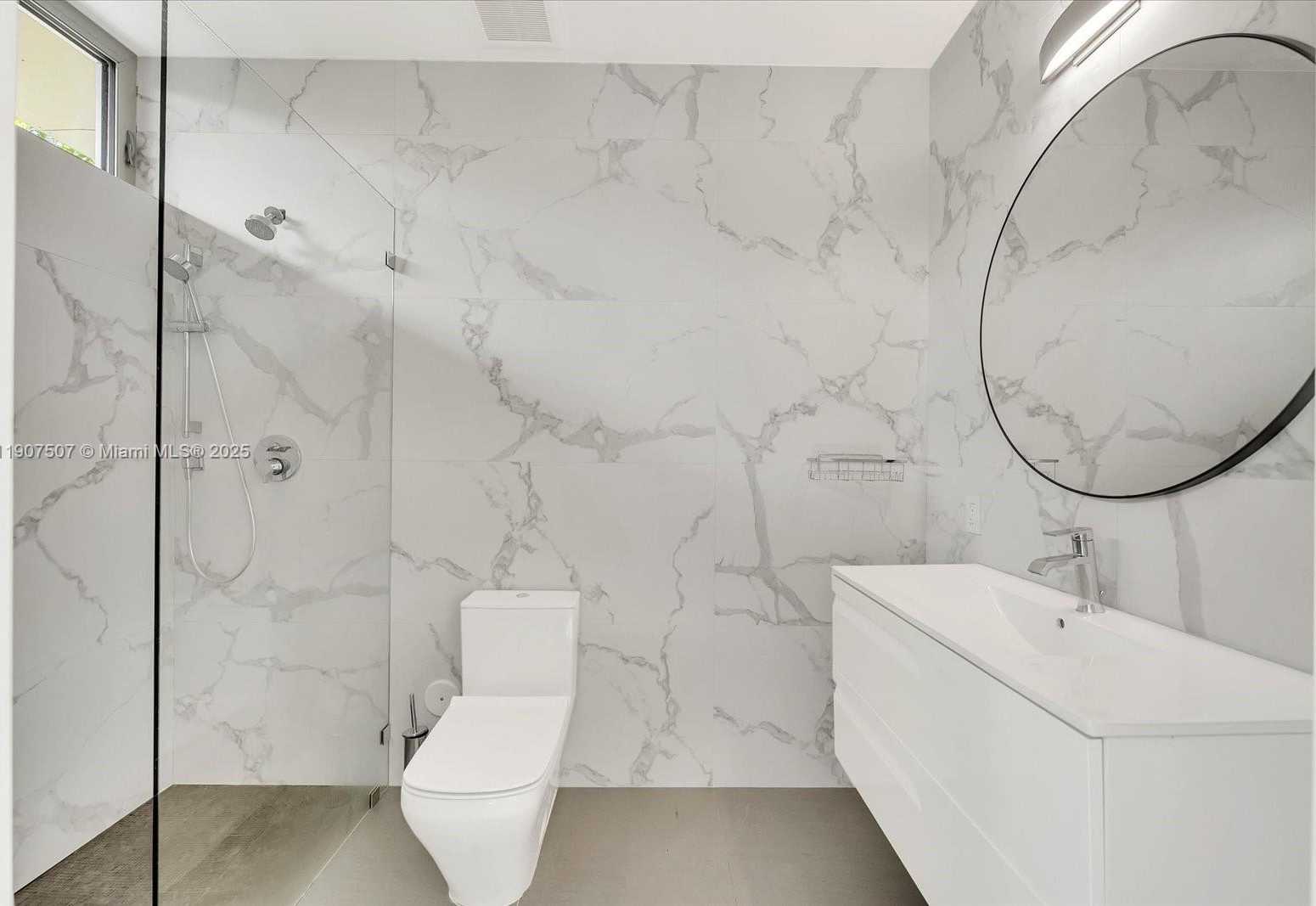 Small Image of 7830 ATLANTIC WAY, Miami Beach Number 23