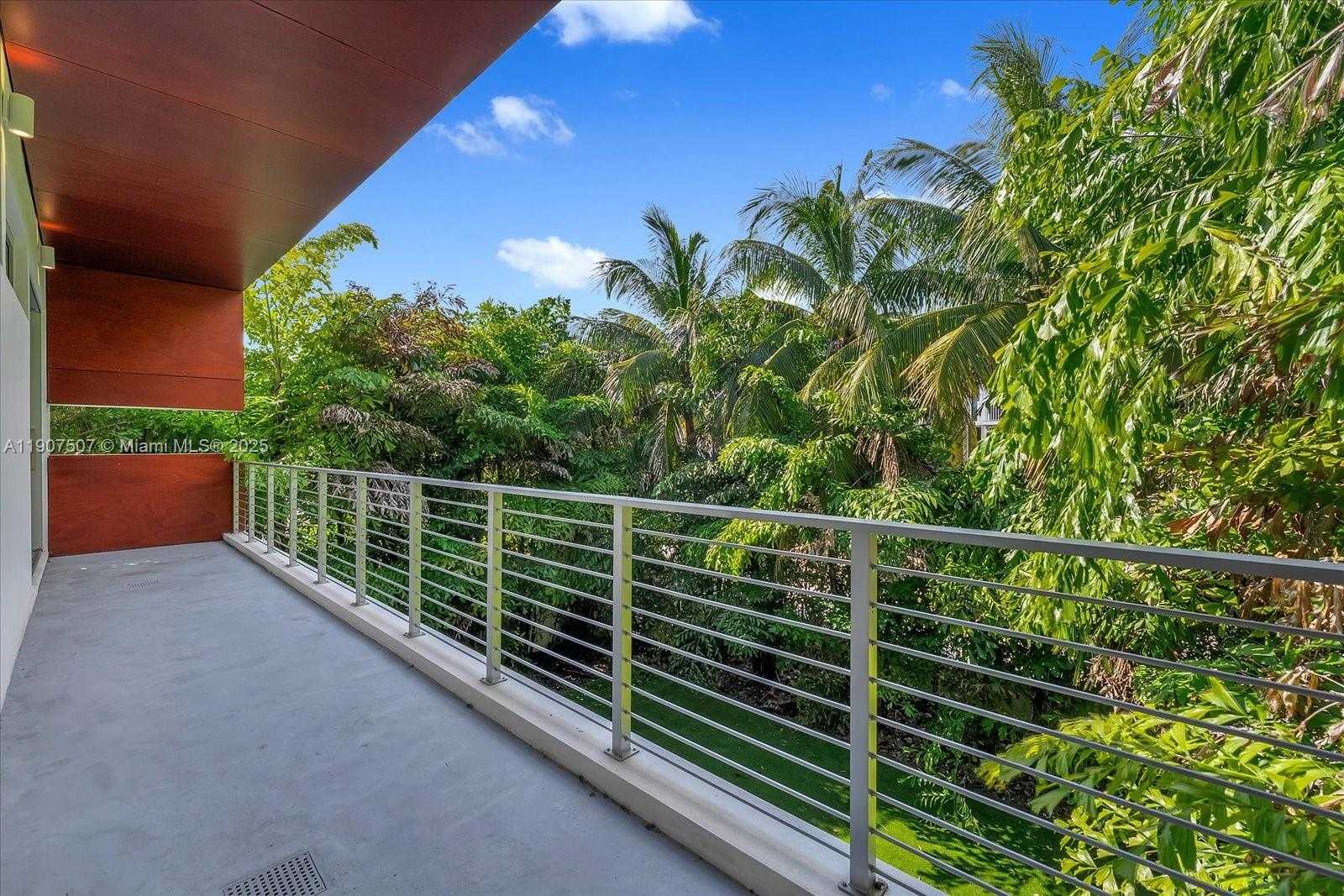 Small Image of 7830 ATLANTIC WAY, Miami Beach Number 24