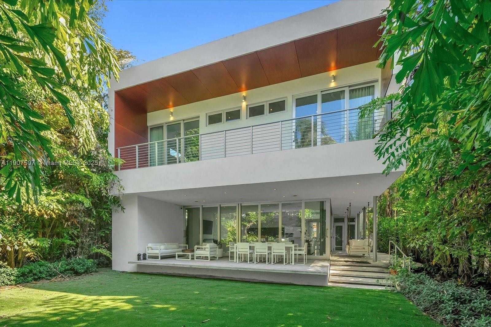 Small Image of 7830 ATLANTIC WAY, Miami Beach Number 27