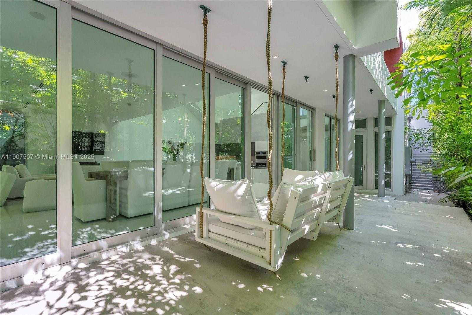 Small Image of 7830 ATLANTIC WAY, Miami Beach Number 30