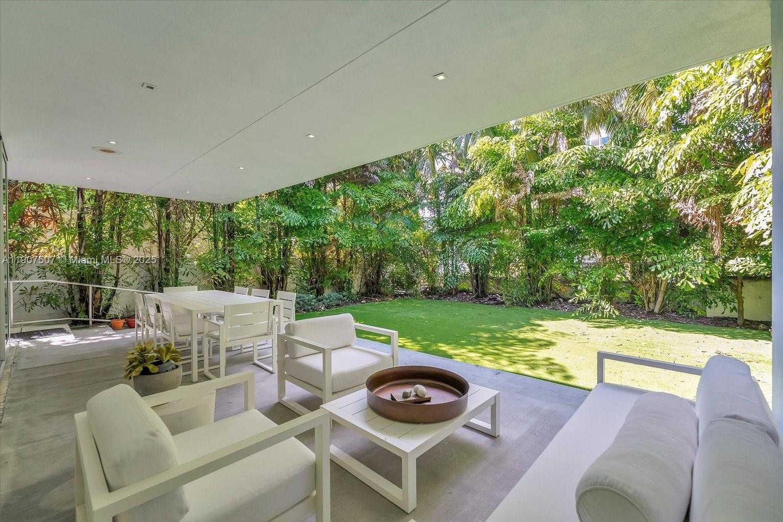 Small Image of 7830 ATLANTIC WAY, Miami Beach Number 32