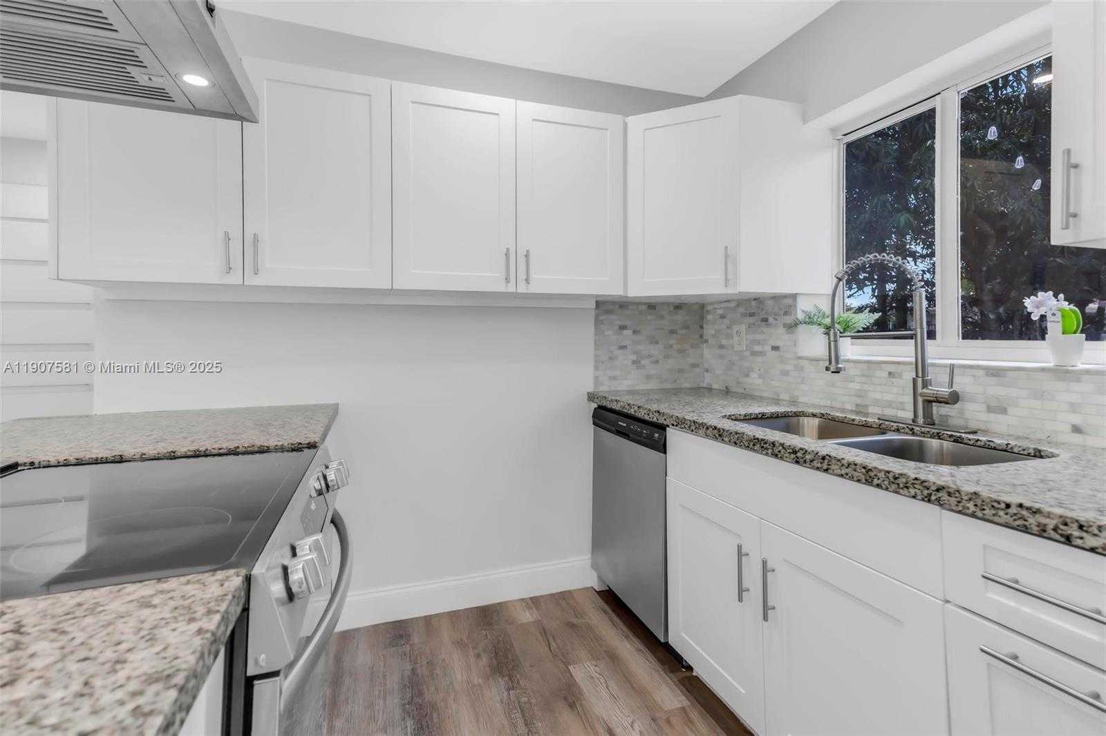 Small Image of 330 NORTH 70TH AVE, Hollywood Number 10