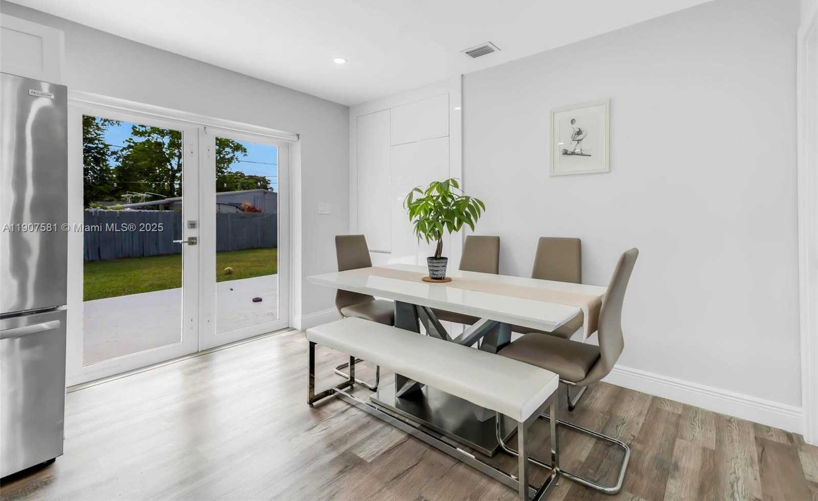 Small Image of 330 NORTH 70TH AVE, Hollywood Number 11