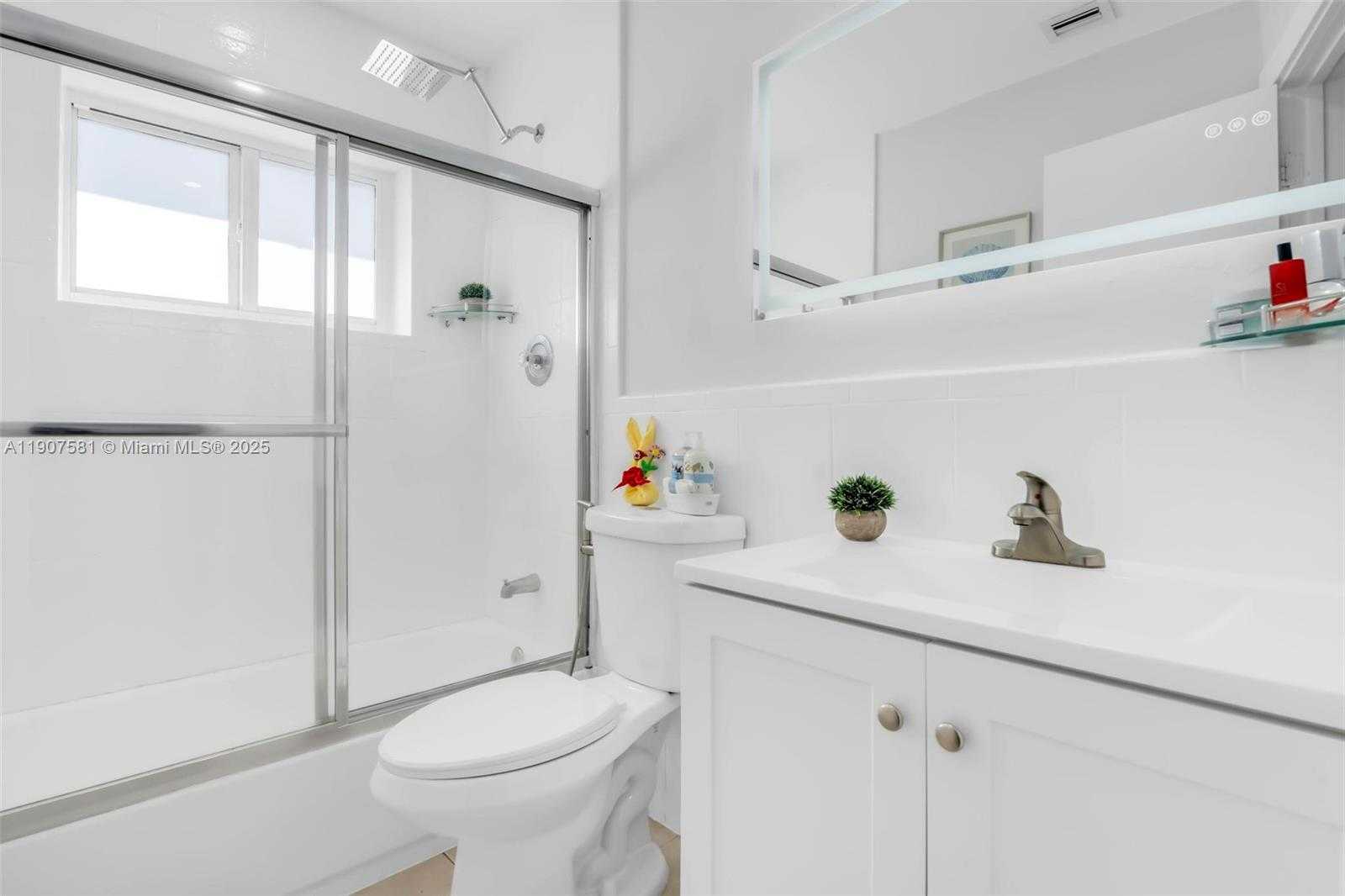 Small Image of 330 NORTH 70TH AVE, Hollywood Number 17